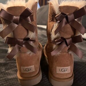 UGG women’s Bailey Bow II size 9 worn once